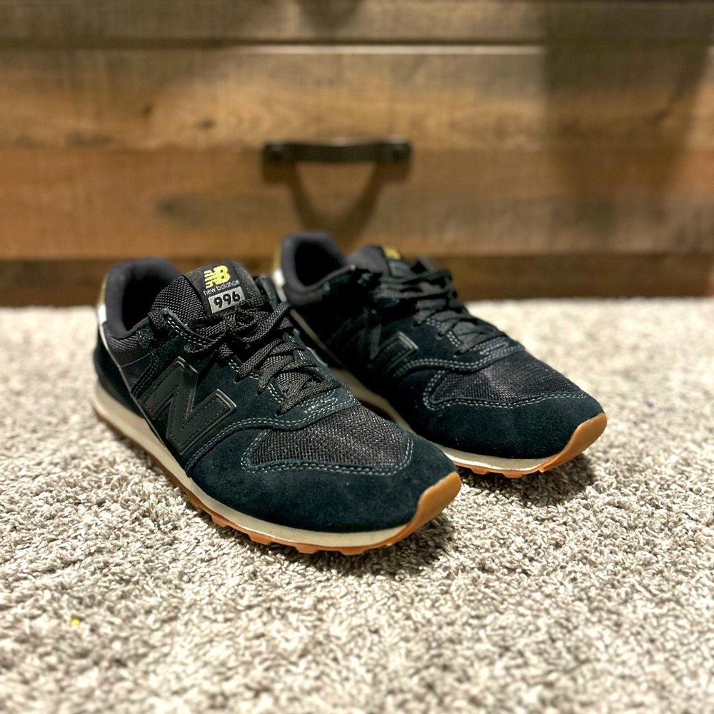 Women’s 996v2 new balance size US 11
